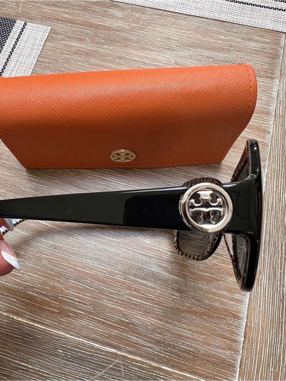 Tory Burch Black Oversized Sunglasses w/ Case/Dustbag - Picture 3 of 7